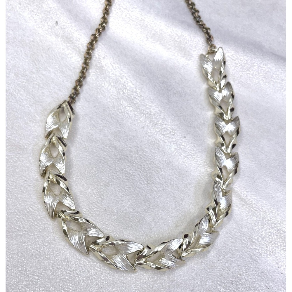 Vintage Coro Textured Openwork Flame V Shape Panel Choker Necklace